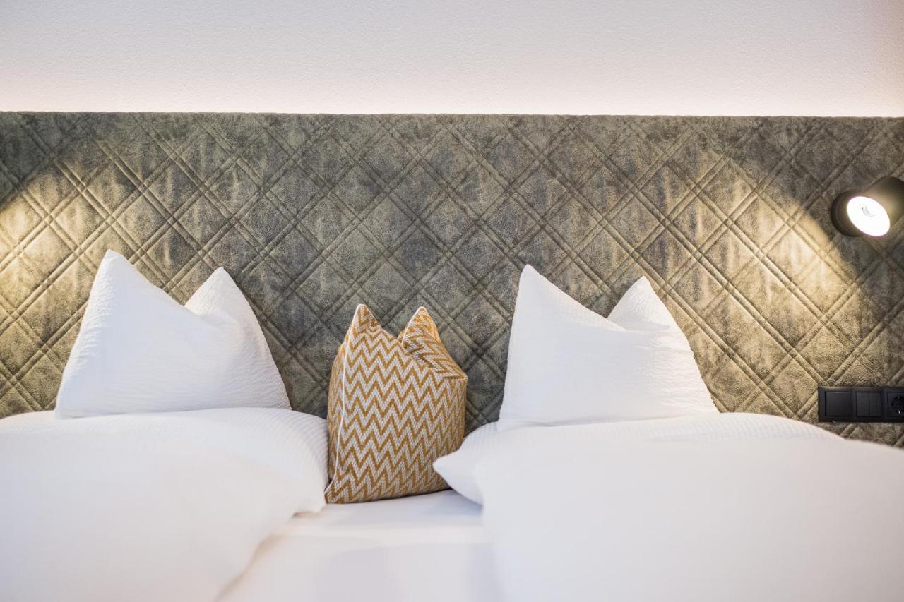 Gasthof Albergo Dolomiten ไบรยัส ภายนอก รูปภาพ