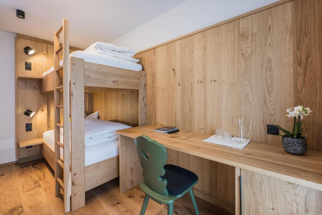 Gasthof Albergo Dolomiten ไบรยัส ภายนอก รูปภาพ