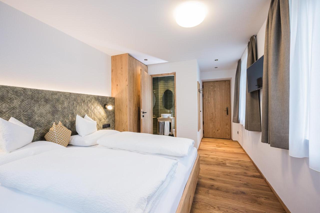 Gasthof Albergo Dolomiten ไบรยัส ภายนอก รูปภาพ