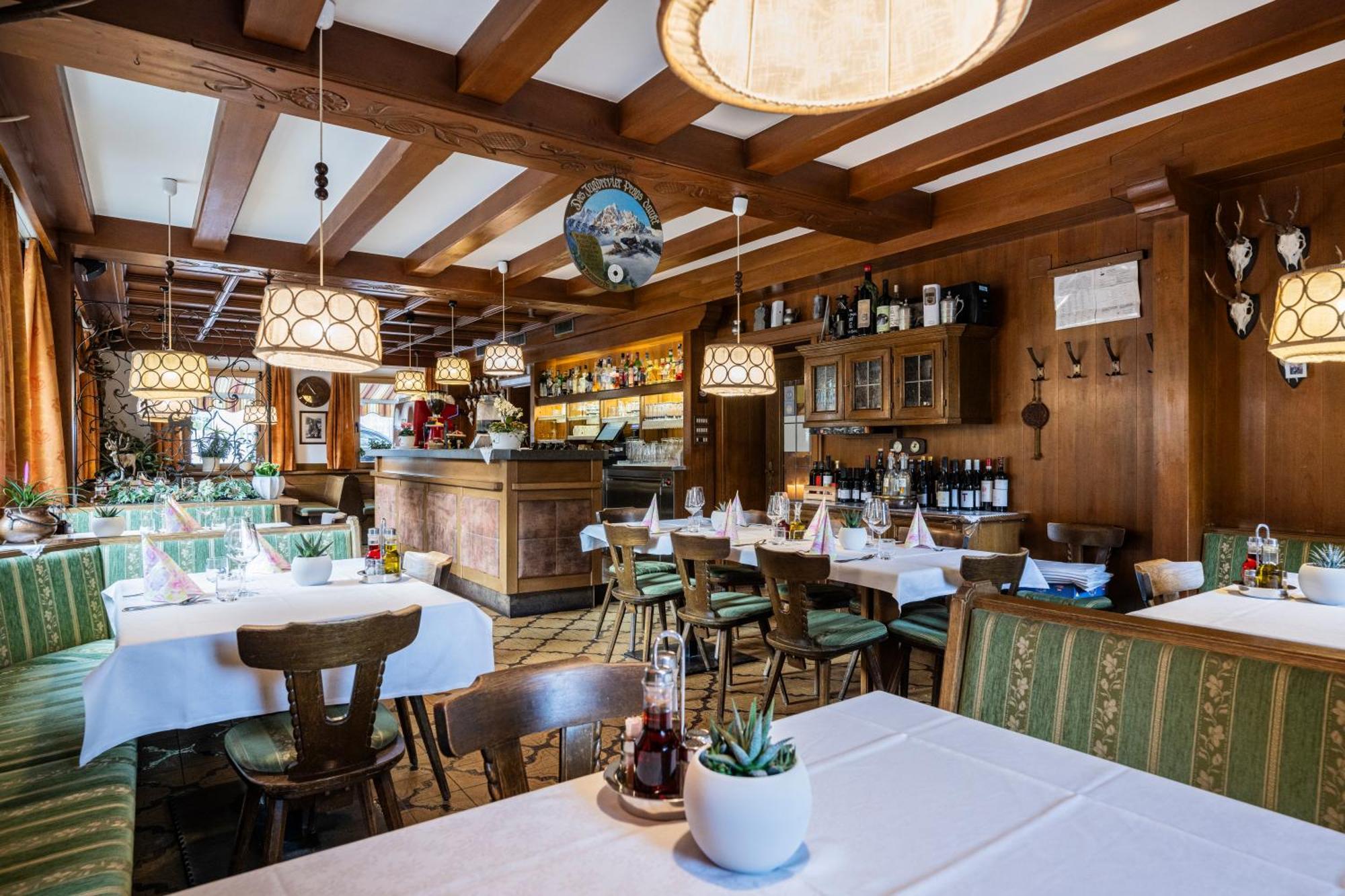 Gasthof Albergo Dolomiten ไบรยัส ภายนอก รูปภาพ