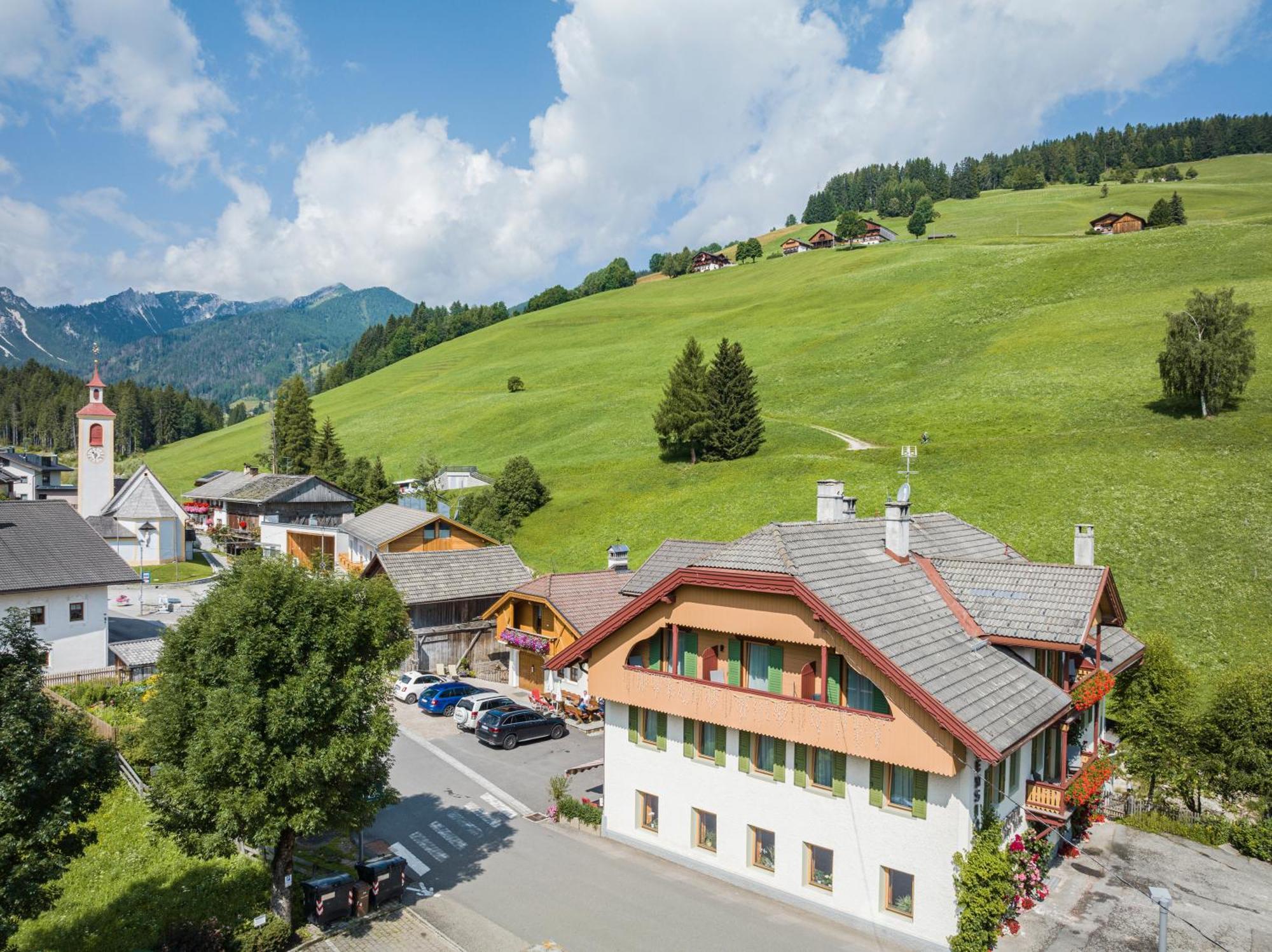 Gasthof Albergo Dolomiten ไบรยัส ภายนอก รูปภาพ