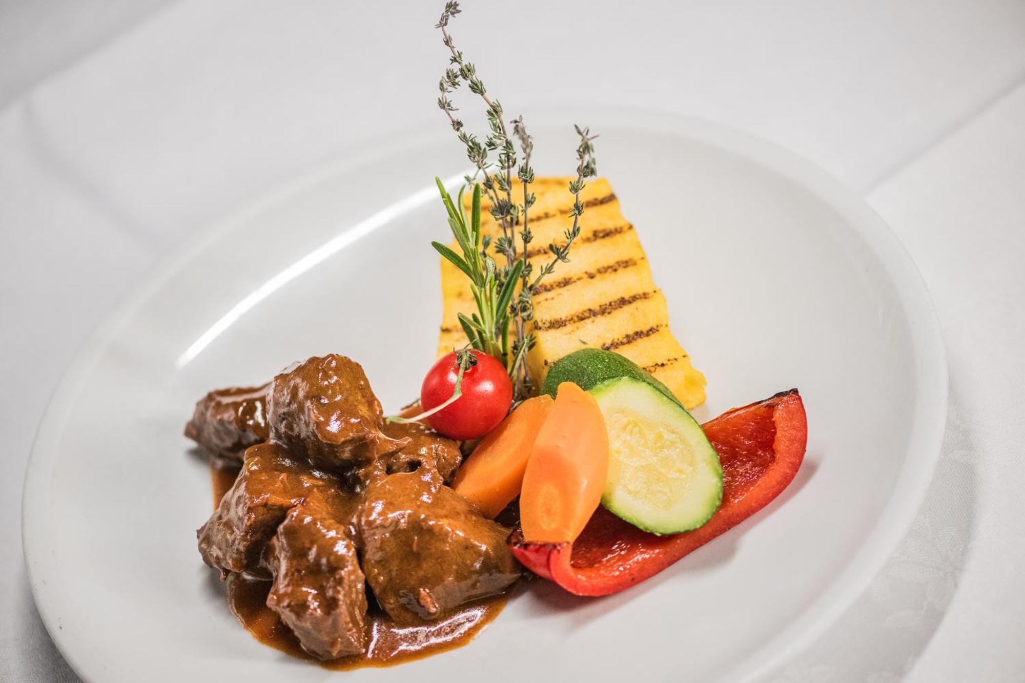 Gasthof Albergo Dolomiten ไบรยัส ภายนอก รูปภาพ