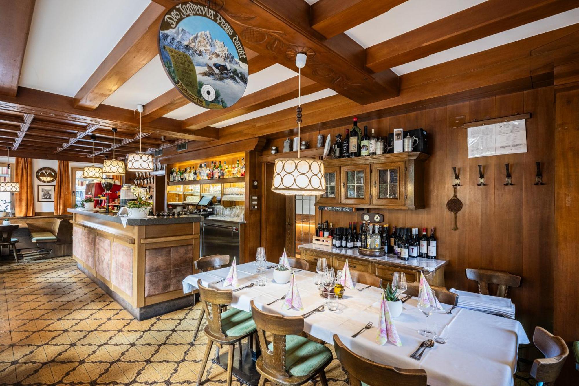 Gasthof Albergo Dolomiten ไบรยัส ภายนอก รูปภาพ