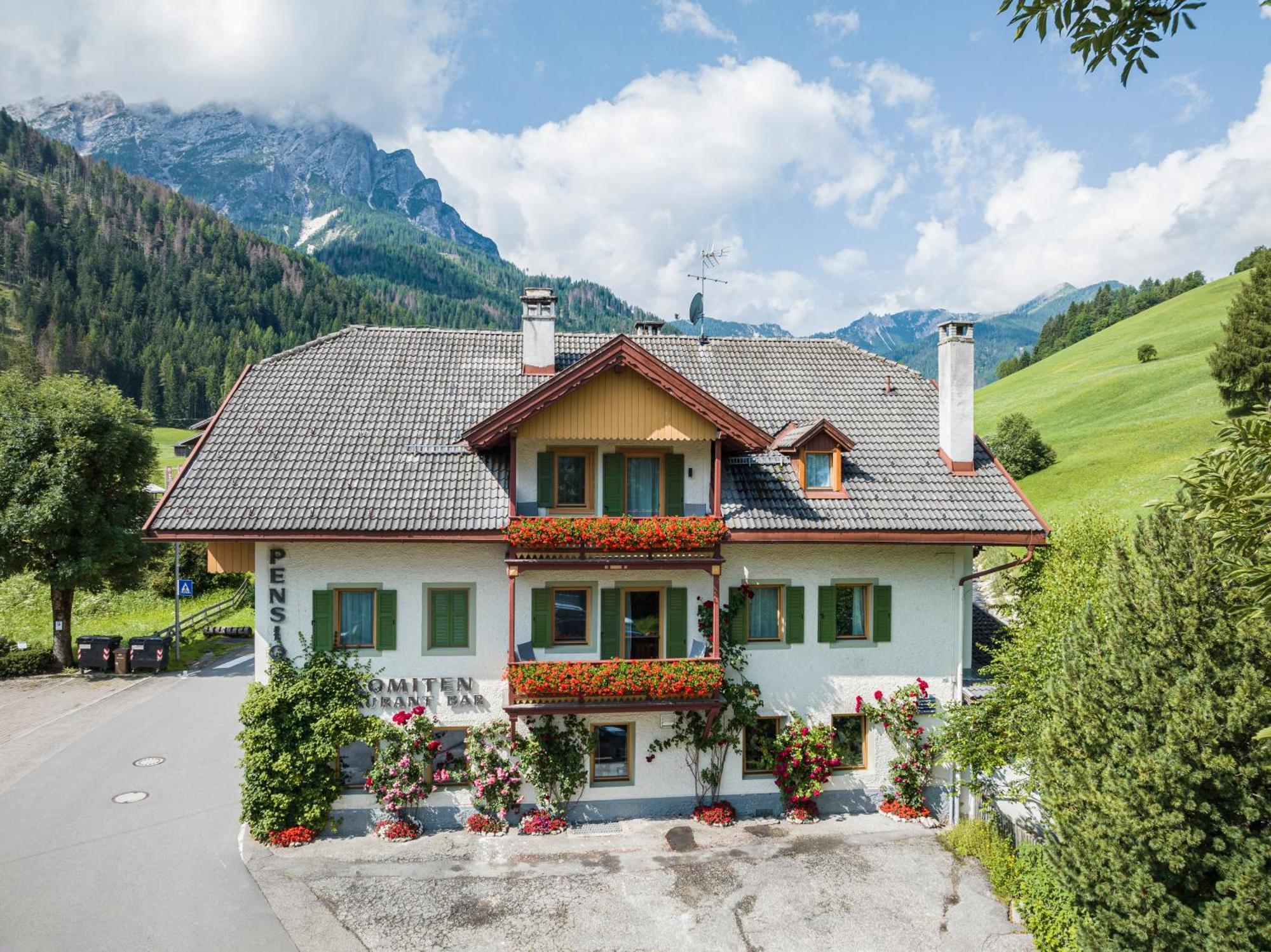 Gasthof Albergo Dolomiten ไบรยัส ภายนอก รูปภาพ