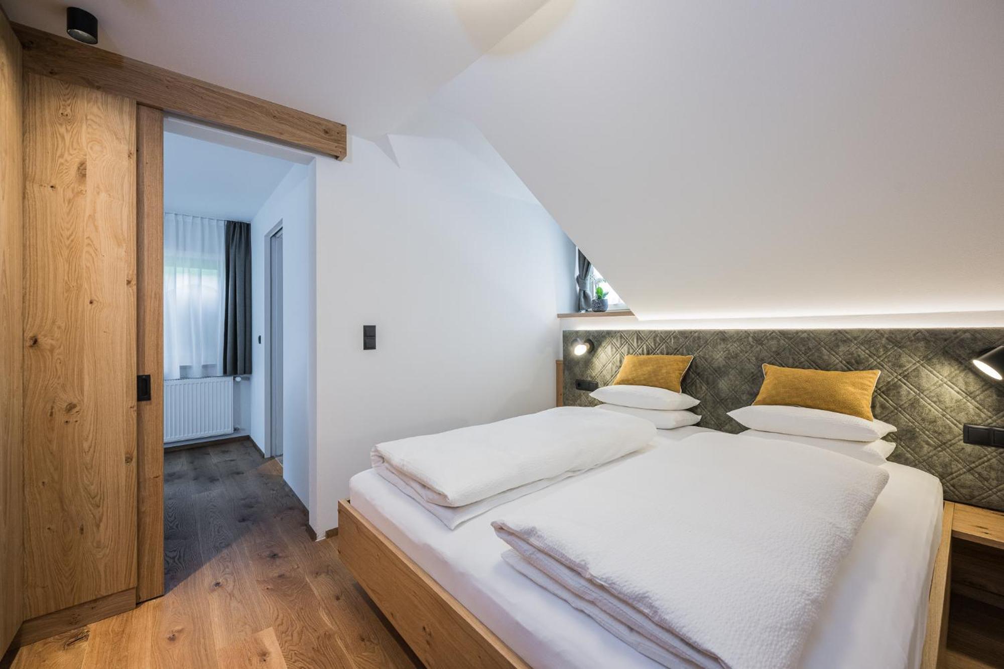 Gasthof Albergo Dolomiten ไบรยัส ภายนอก รูปภาพ