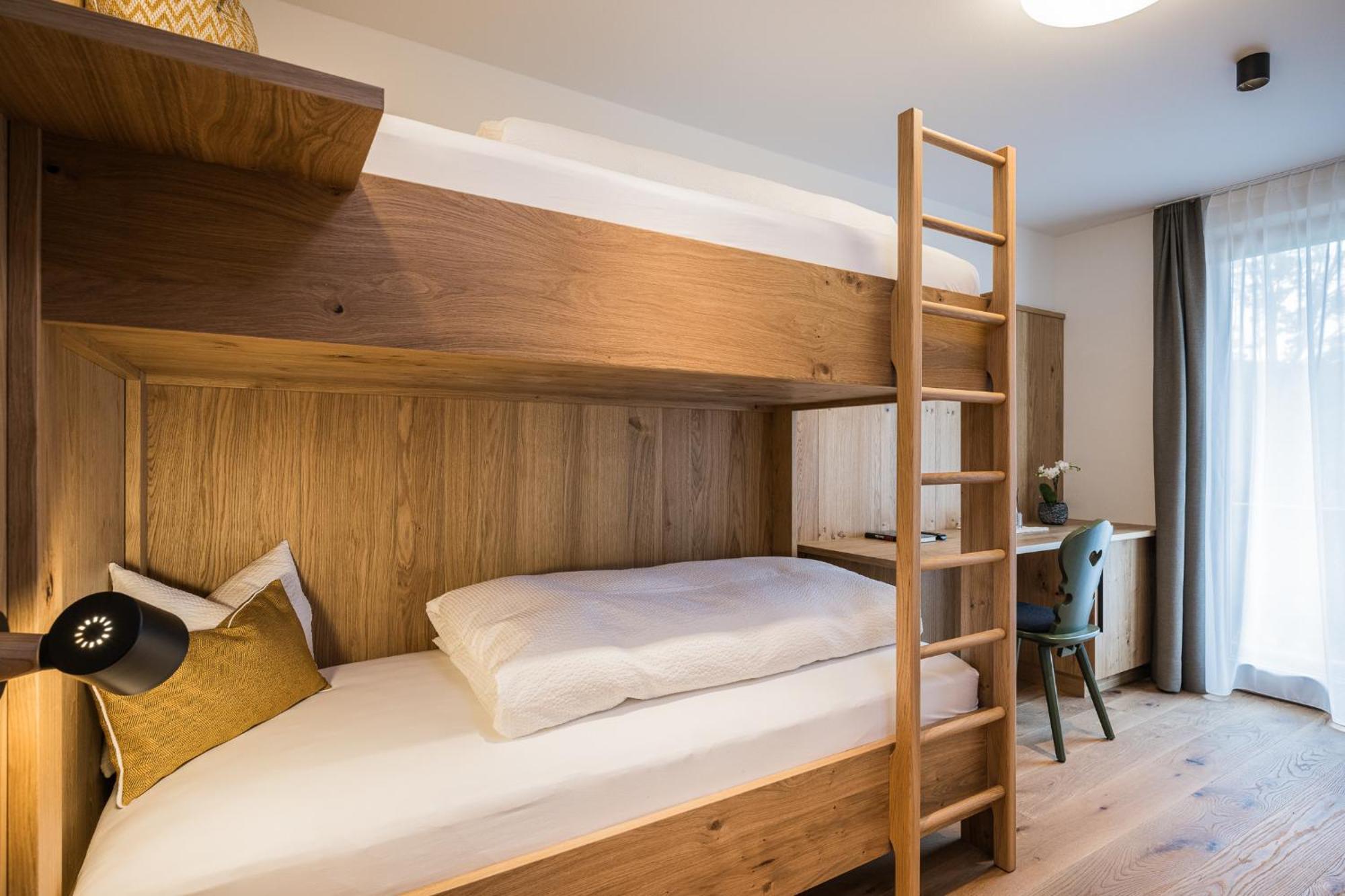 Gasthof Albergo Dolomiten ไบรยัส ภายนอก รูปภาพ