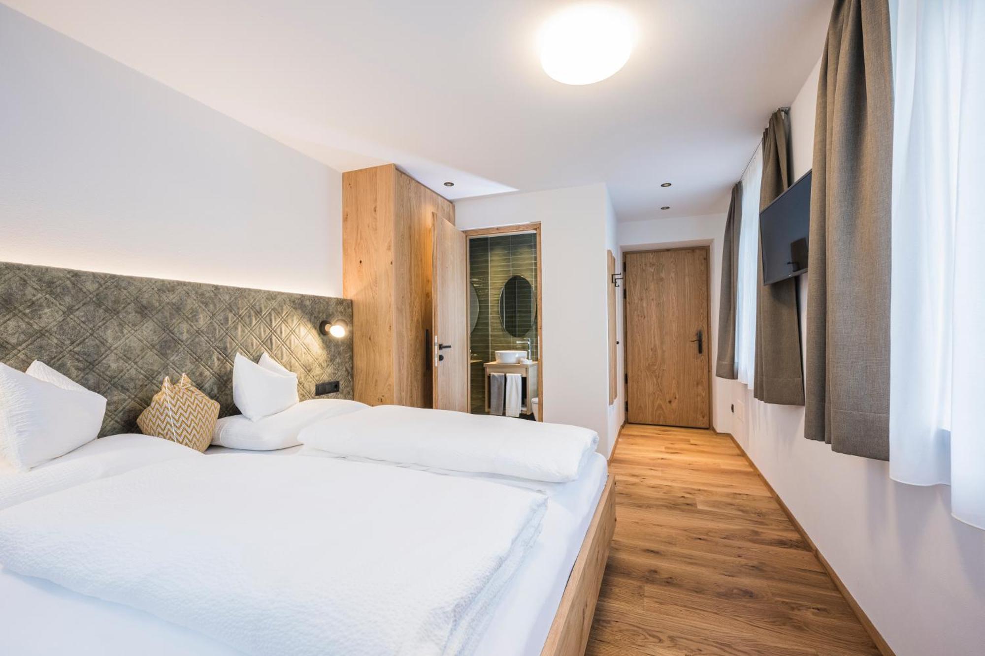 Gasthof Albergo Dolomiten ไบรยัส ภายนอก รูปภาพ
