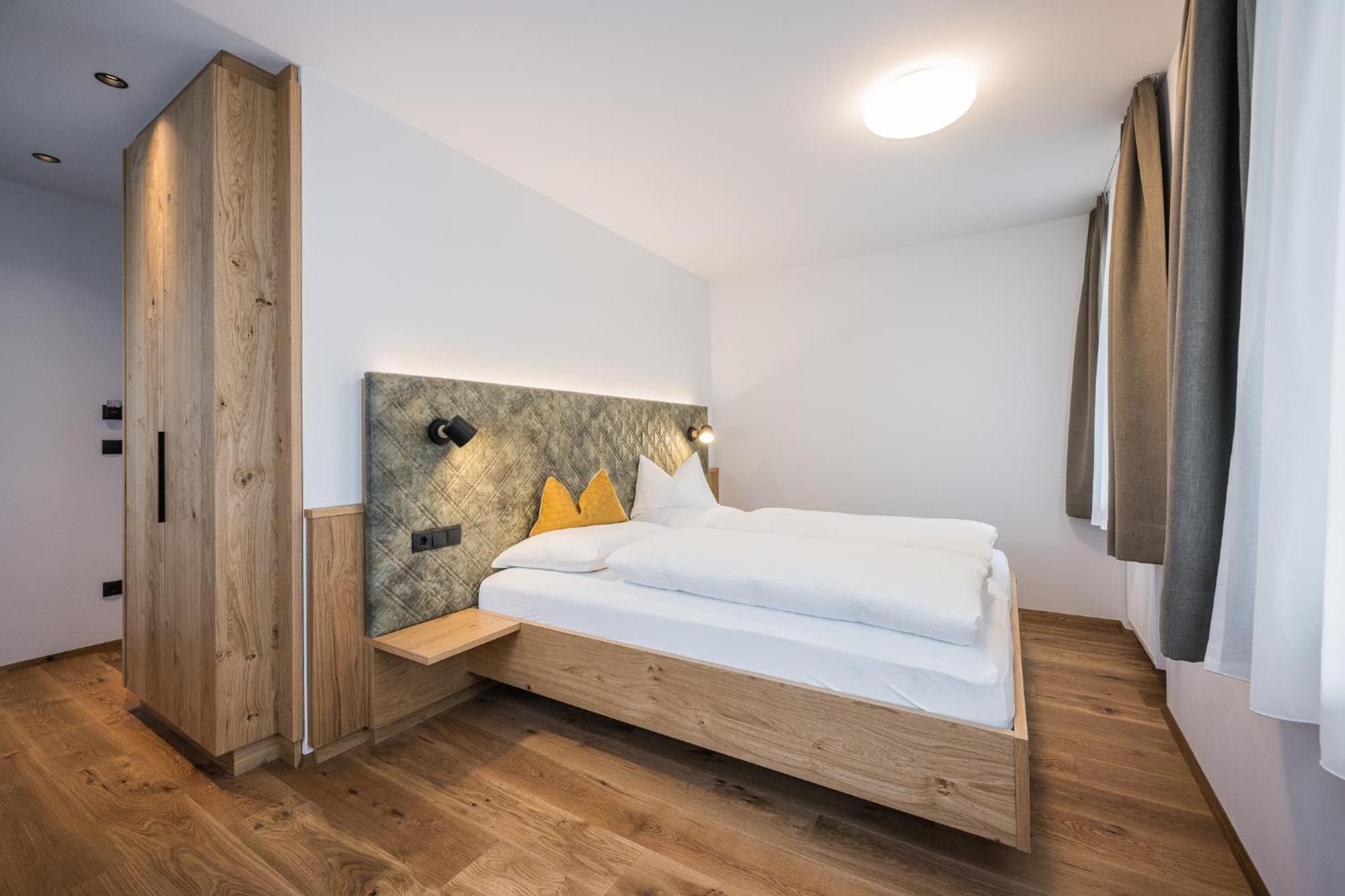 Gasthof Albergo Dolomiten ไบรยัส ภายนอก รูปภาพ