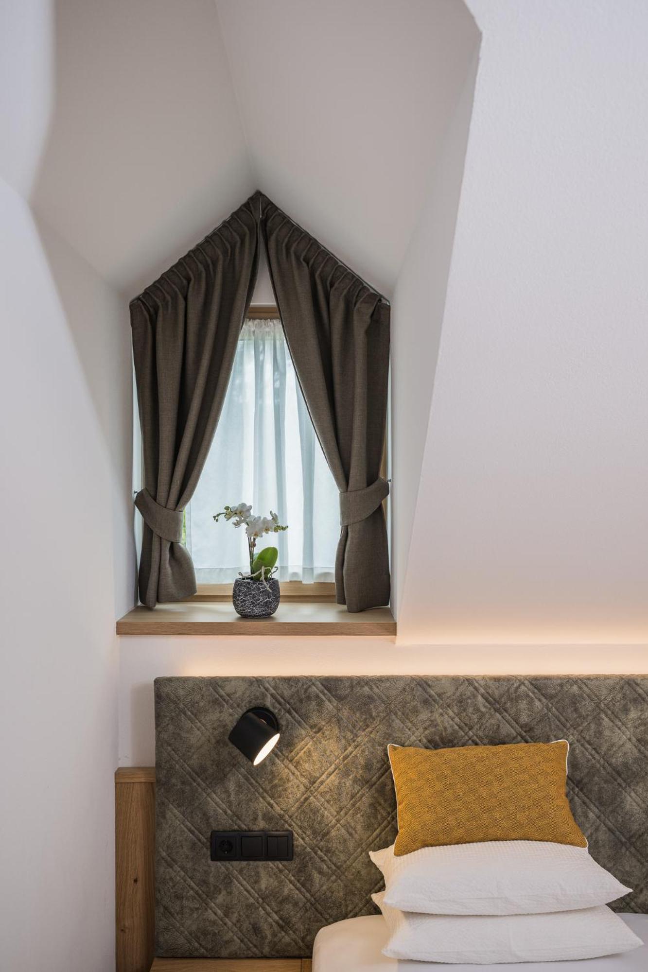 Gasthof Albergo Dolomiten ไบรยัส ภายนอก รูปภาพ
