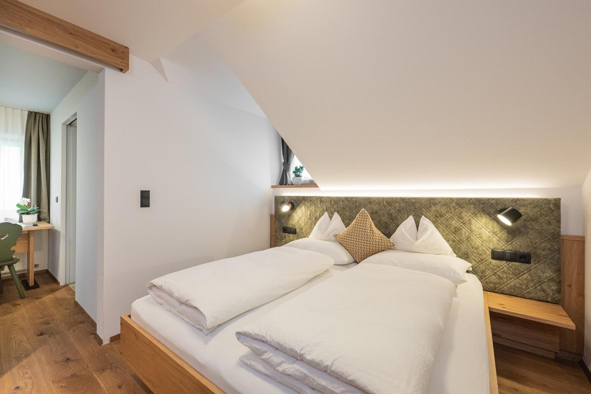 Gasthof Albergo Dolomiten ไบรยัส ภายนอก รูปภาพ