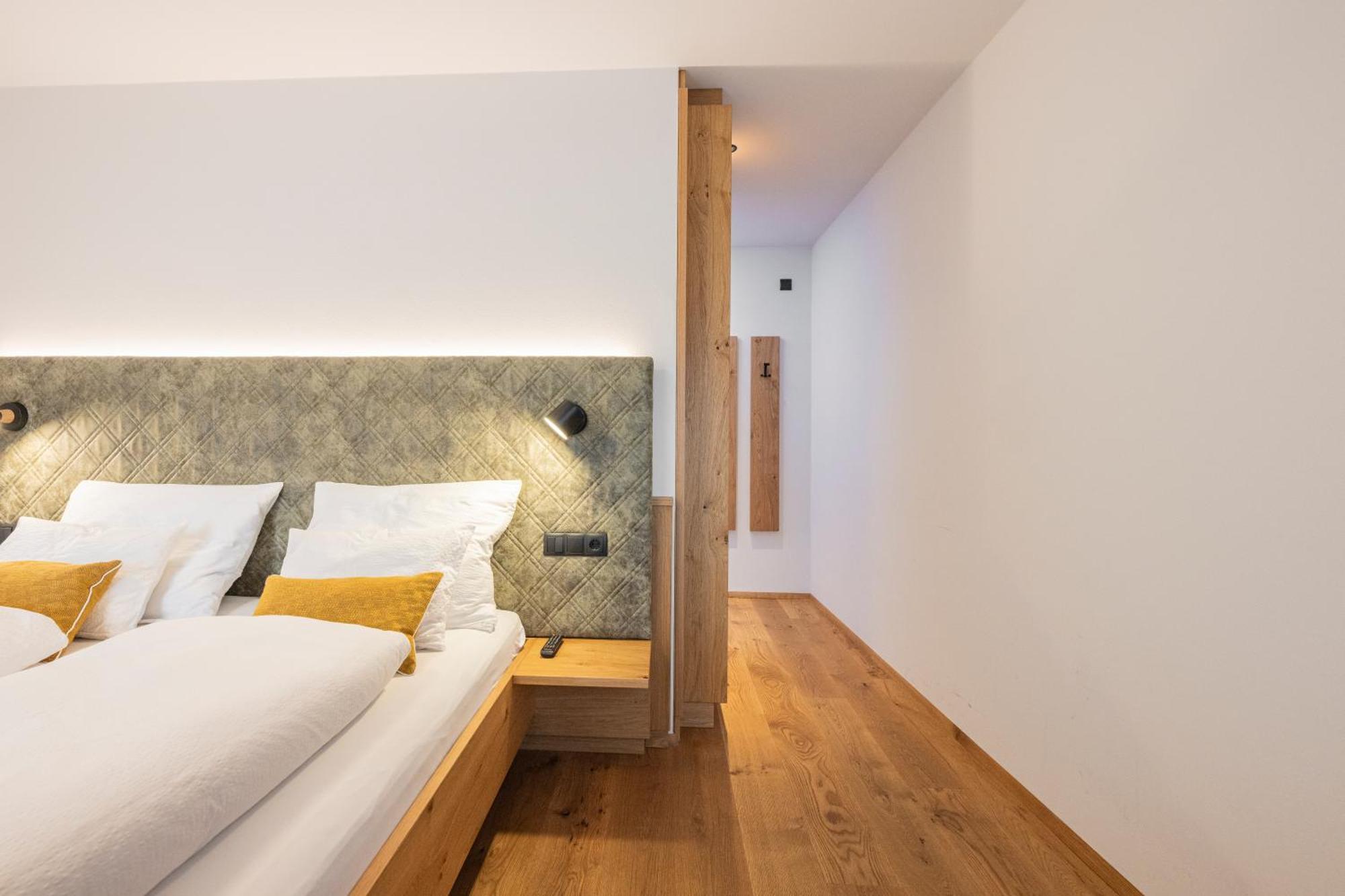 Gasthof Albergo Dolomiten ไบรยัส ภายนอก รูปภาพ