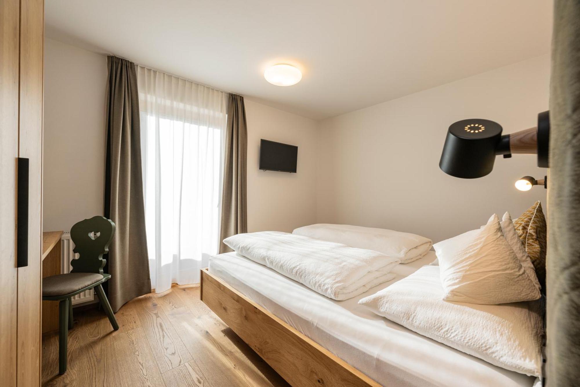Gasthof Albergo Dolomiten ไบรยัส ภายนอก รูปภาพ