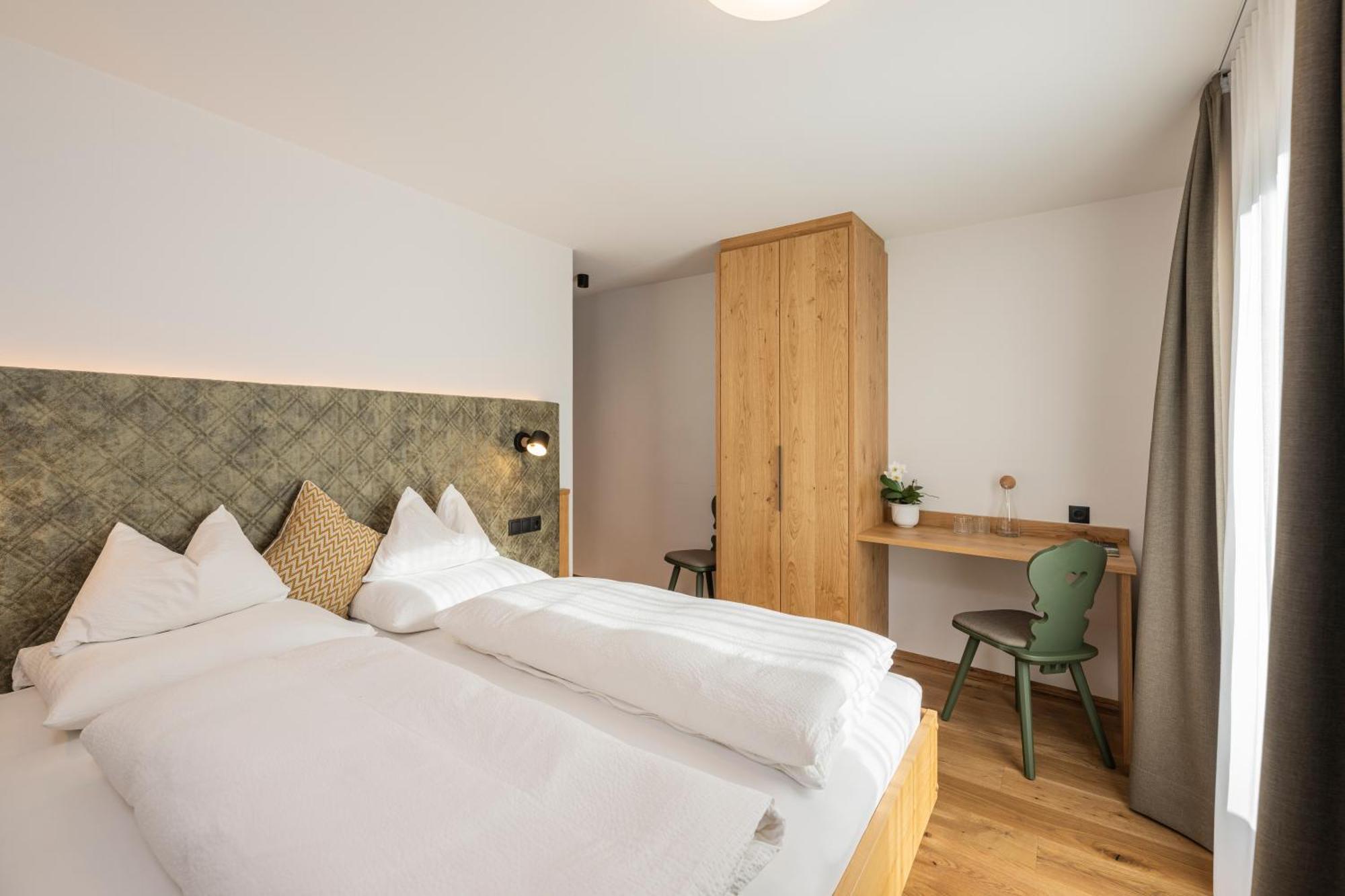Gasthof Albergo Dolomiten ไบรยัส ภายนอก รูปภาพ
