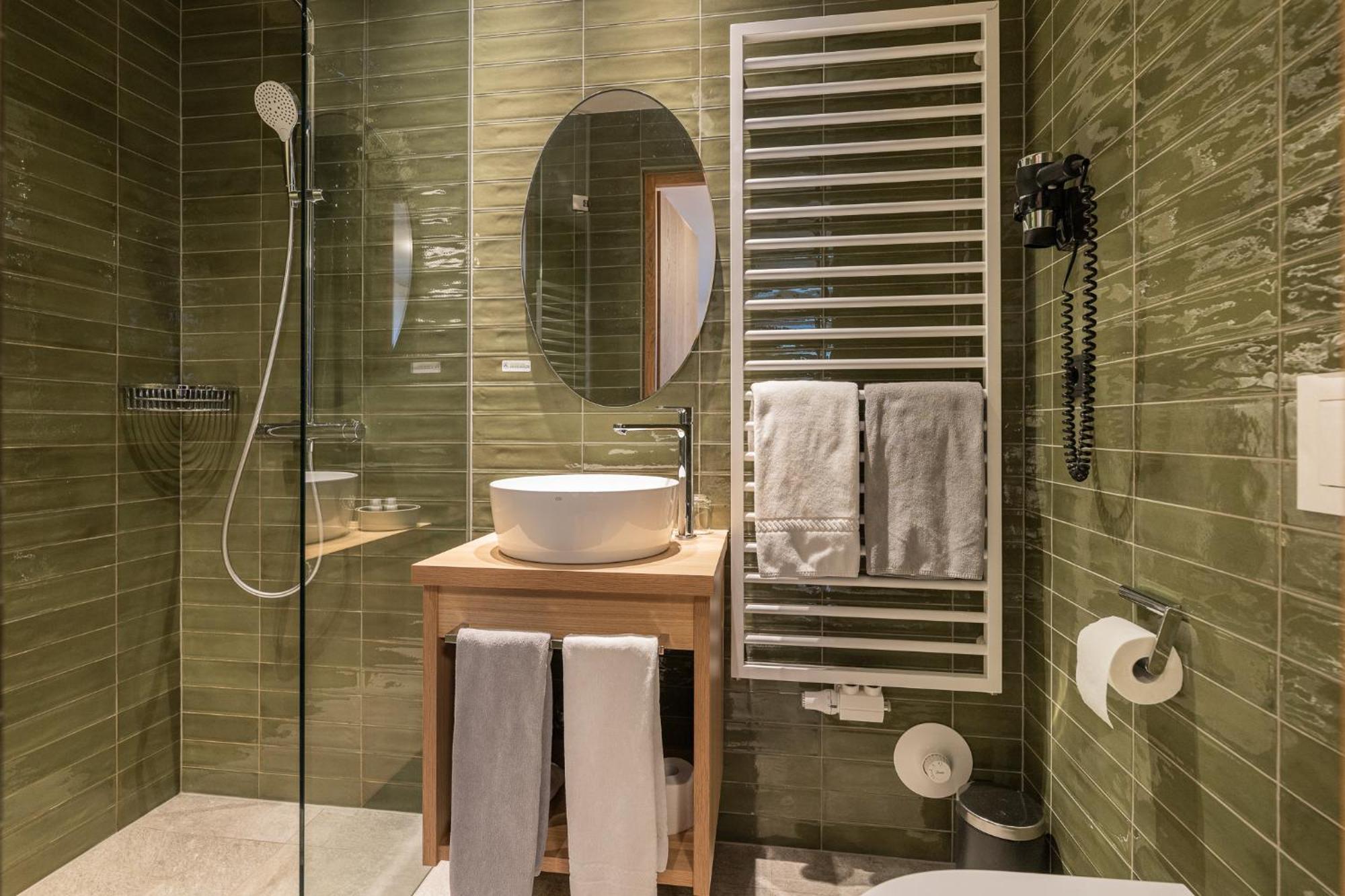 Gasthof Albergo Dolomiten ไบรยัส ภายนอก รูปภาพ